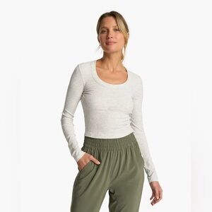 Vuori Long Sleeve Pose Scoop Tee